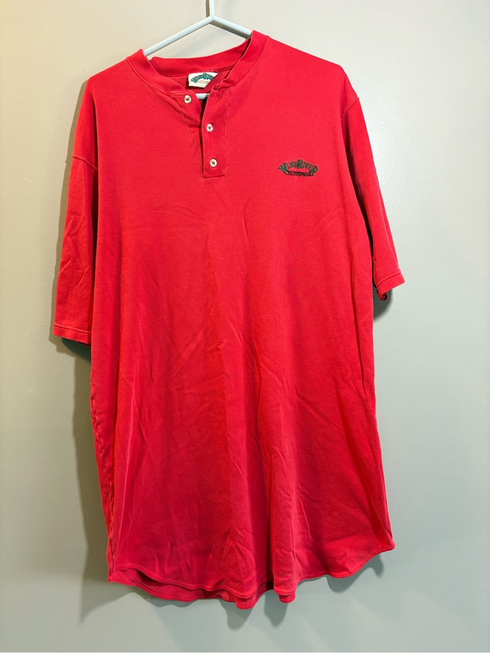 VTG  wind river Red Short-Sleeve Henley Polo with Chest Logo